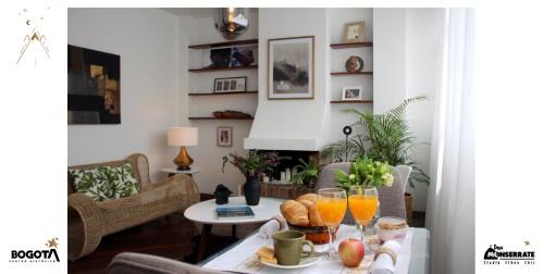 La Candelaria Apartment | Depa Monserrate - Charming Historic Nest with Breathtaking Mountain Views - Apartaestudio