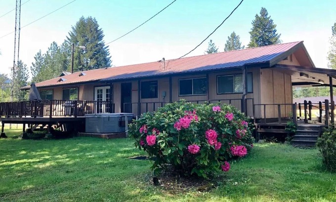 Packwood House | Deputy Ranger Family Cabin