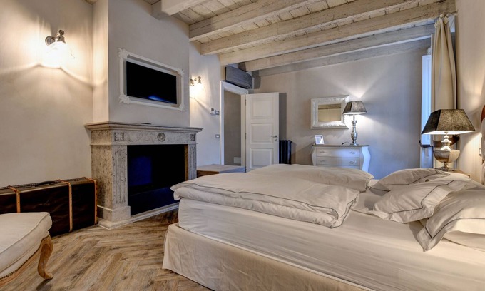 Desenzano del Garda City Centre Apartment | DesenzanoLoft : La Vite Luxury Appartment 1 CIN IT017067C2HOLOZDF9