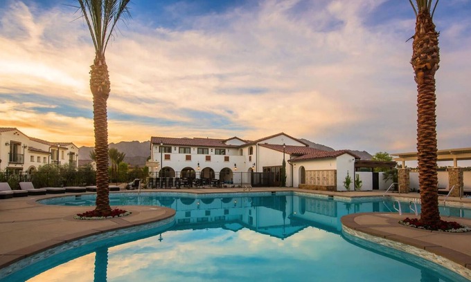 La Quinta House | Desert Chic: #260338 2 BD w/bonus loft, Pool, Gym!