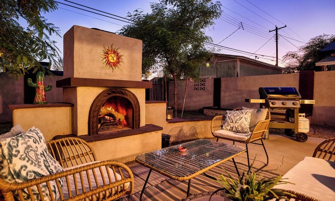 Papago Parkway House | Desert Dream Home Near Old Town, Dogs Welcome!