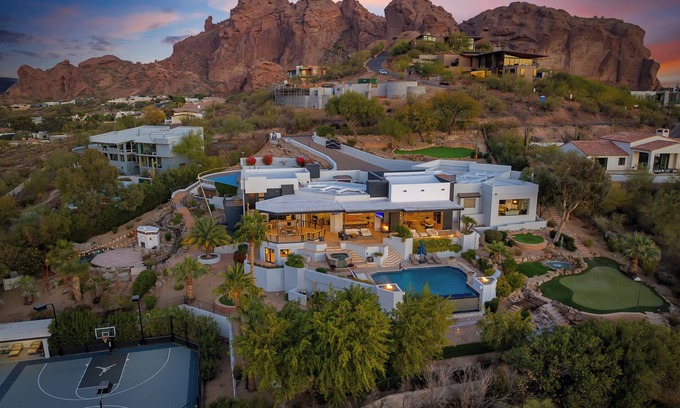 Rancho Marizona House | Desert Luxe Escape | Infinity Pool Courts Wi-Fi
