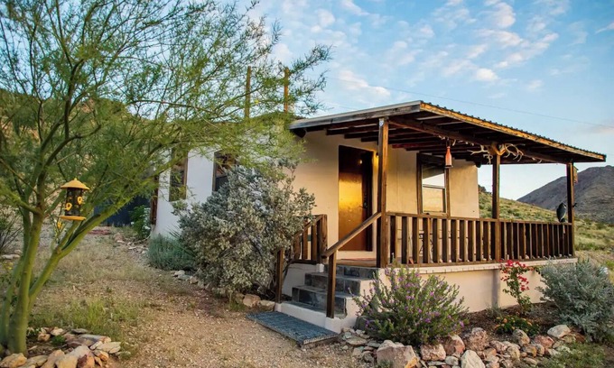 Terlingua Cabin | Desert Mountain Cabin-Grand Views