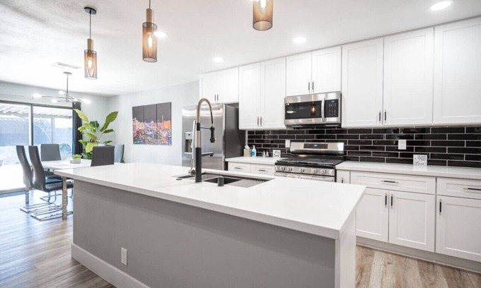 Summerlin House | Desert Oasis Close to Freemont Street