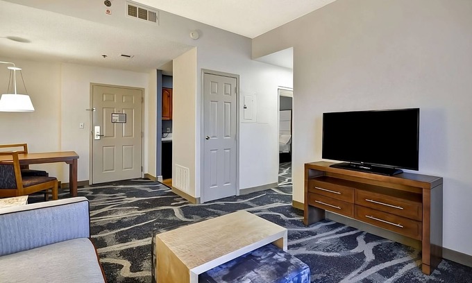 Camelback East Hotel | Desert Oasis Retreat in Phoenix! Free Breakfast, Pool, Kitchen, Pets Allowed!