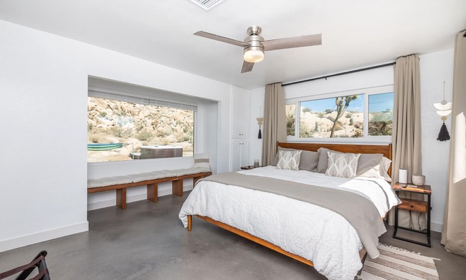 Yucca Valley House | Desert Paradise w/Epic Views + Firepit + Hot Tub