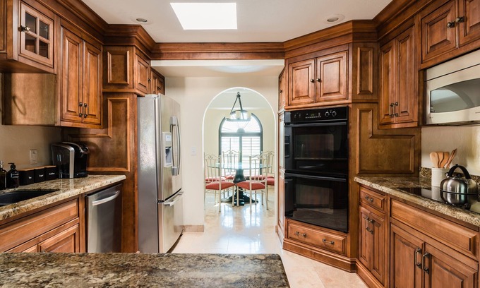 Paradise Valley Village Villa | Desert Ridge by AvantStay | Spacious Oasis w/ Pool & Hot Tub