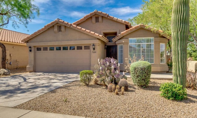 North Scottsdale House | Desert Tranquility - 2 bed & 2 bath gated community close to Mayo Clinic.