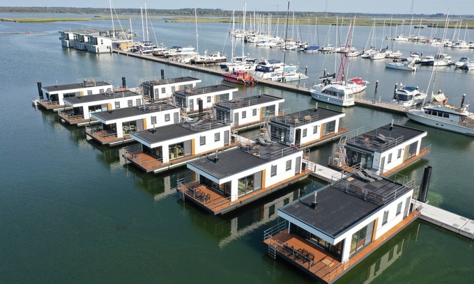 Kroeslin Apartment | Desi7 - Houseboats Marina Kröslin