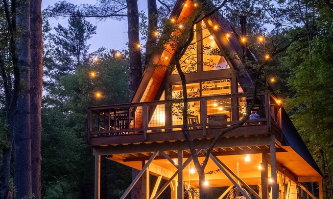 Johnson Cabin | Designer A-Frame Treehouse w/hot tub on river