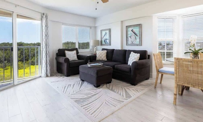 Tavernier Condo | Designer Comforts & Ocean Views- Ocean Pointe 2416