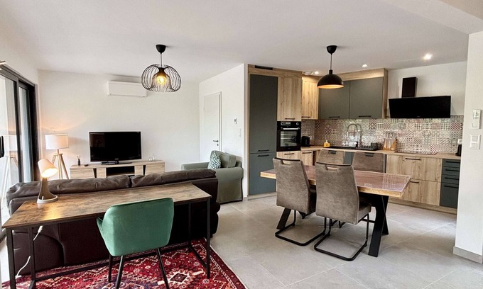 Eckbolsheim Apartment | Designer flat with lovely terrace!