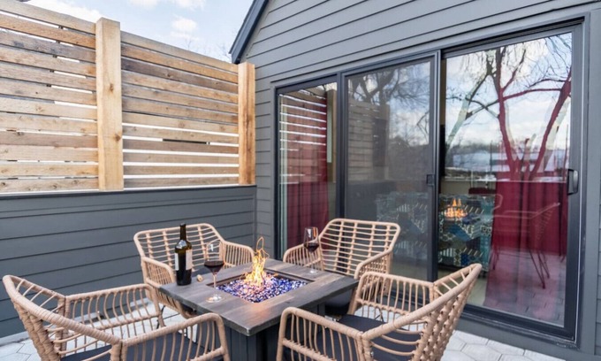Govalle Apartment | Designer Home Near East 6th St, Movie Room & More