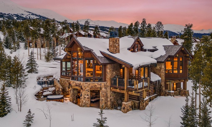 Timber Trail House | Designer Home + Ski in/Ski out + Hot Tub - Epic Retreat