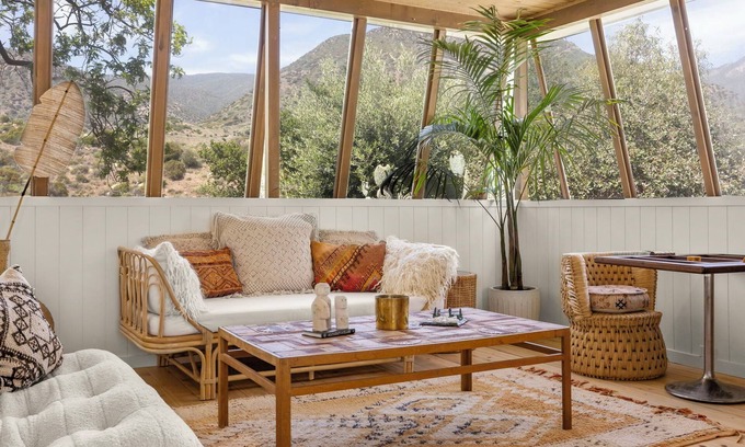 Ojai House | Designer Mid-Century House with 10 Acres of Nature with Stunning Views