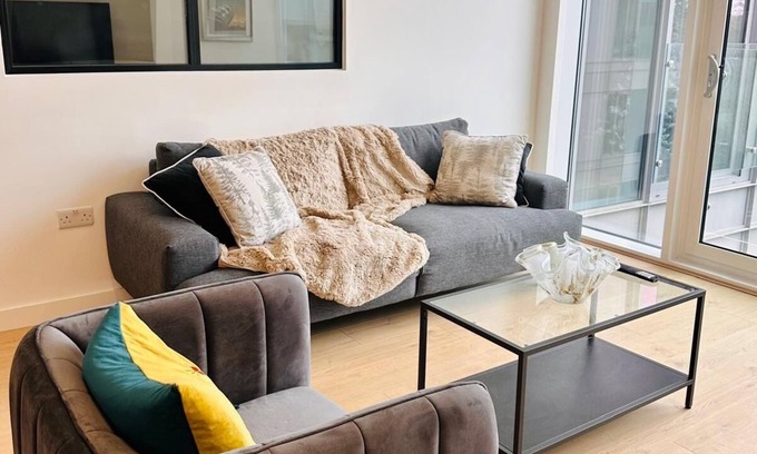 London Borough of Hounslow Condo | Designer Park View