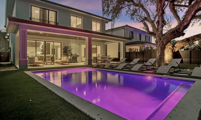 Tarpon River House | Designer's Dream in FTL-Pool, Theater, Luxurious Pool