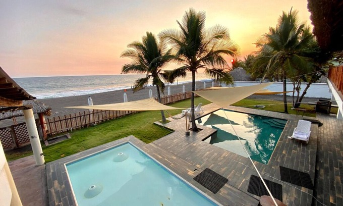 Monterrico Villa | ¡Despierta con el mar y una vista espectacular!