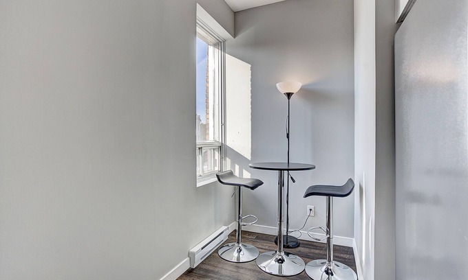 Cote-Des-Neiges—Notre-Dame-De-Grace Apartment | DestinationStays-University of Montreal