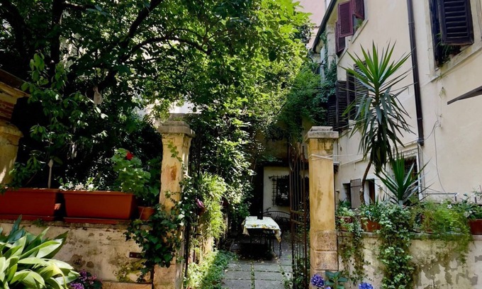 Verona City Centre Apartment | Detached apartment in seventeenth-century building with indoor garden.
