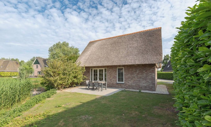 Makkum Cabin | Detached Beachvilla with a large yard, two bathrooms, and the option for a location on the open water at Beach Resort Makkum.