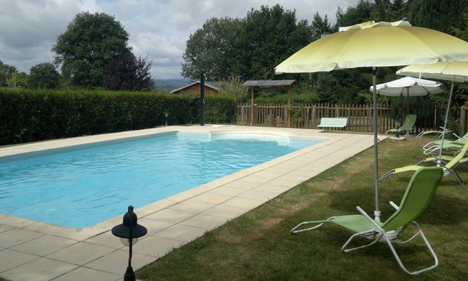 Valliere Ski Chalet | Detached chalet, wooded grounds 1500 m2, heated swimming pool.animals accepted