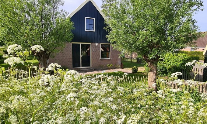 Oudeslius House | Detached dog friendly vacation home in a unique location