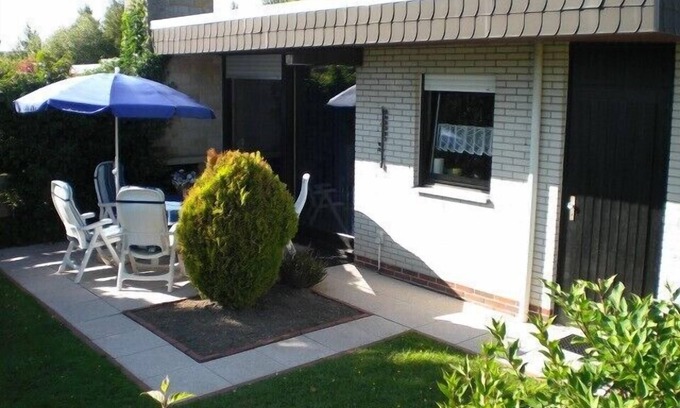 Tossens House | Detached flat-roof bungalow near to the beach