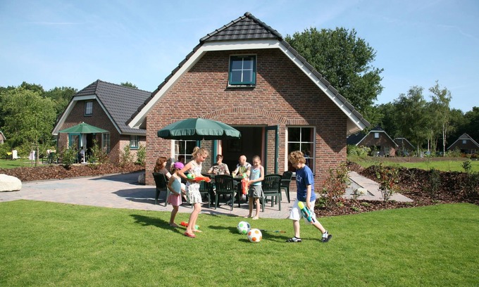Hooghalen House | Detached holiday home with dishwasher, in a nature reserve