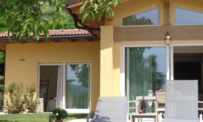 Roe Volciano House | Detached house and pool