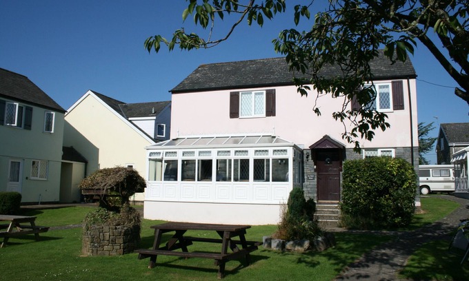St. Florence House | Detached house in family friendly village with shared use of indoor heated pool