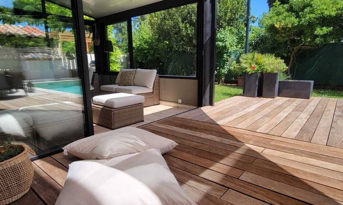 Gonfaron House | Detached house in village with garden and swimming pool