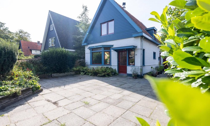 Bergen House | Detached house on the edge of the forest