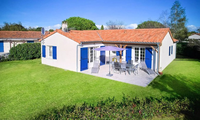 Vasles Villa | Detached villa, 2 bathrooms, sleeps 6