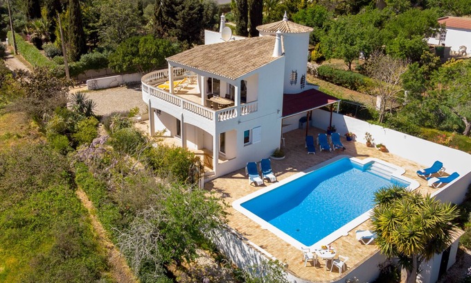 Praia da Luz Villa | Detached Villa with large pool, aircon and wifi in Praia da Luz, Algarve