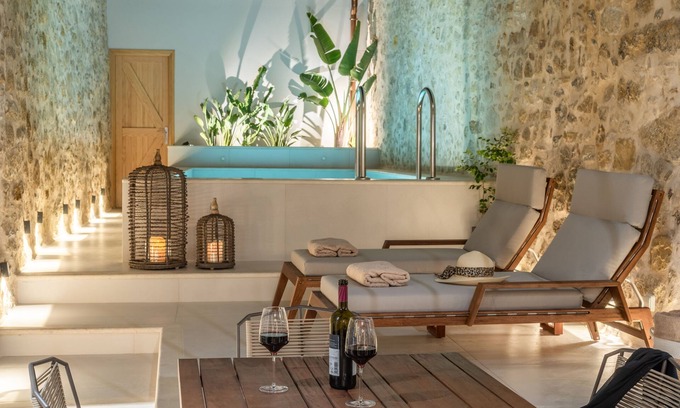 Adele Villa | Dianthus Residence, Heated Pool & in-pool Whirlpool