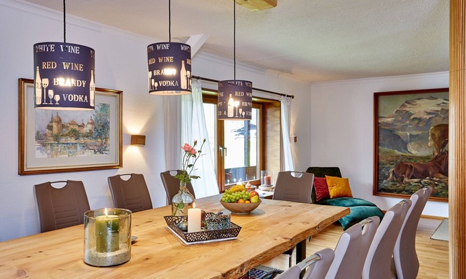 Garmisch-Partenkirchen House | DIE LANDHAUSVILLA a multi-generational house with 480 square meters of living space and a large garden