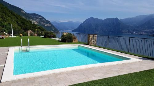 Tavernola Bergamasca Apartment | Die Sonnenterrasse vom Iseosee