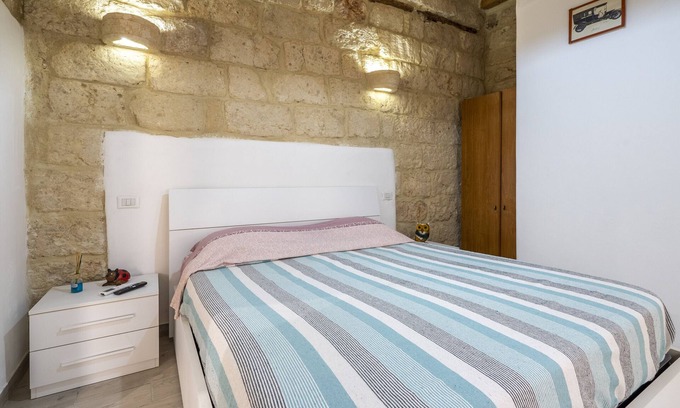 Mola di Bari Apartment | Dimora Donna Lucrezia" apartment with balcony and air conditioning