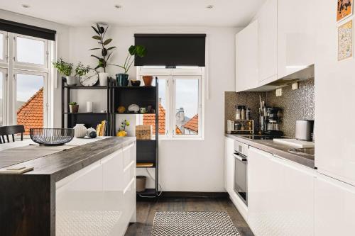 Bergenhus Apartment | Dinbnb Apartments I 600m to Bryggen & 100m to the Mountain Hikes