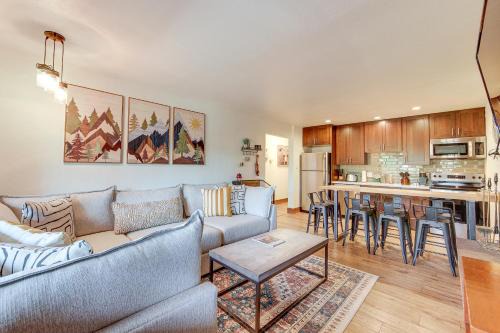 Winter Park Apartment | Dine, Shop and Shuttle to Resort Winter Park Haven!