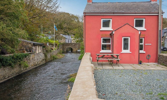 Solva Cottage | Dingle Cottage, Holiday Cottage Solva, Sleeps 4, 2 bedrooms, bathrooms