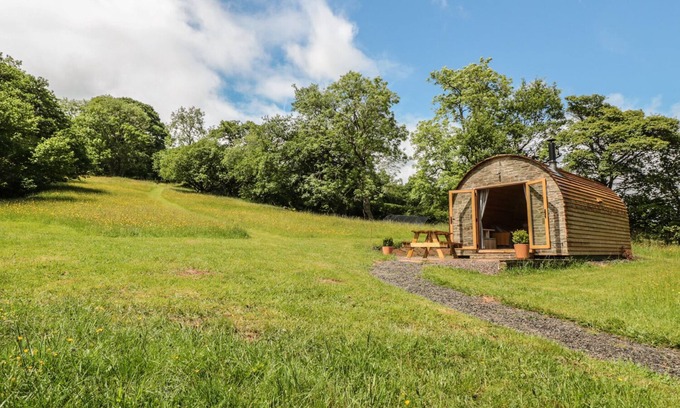 Craswall Cottage | DINGLE DEN, pet friendly, with open fire in Craswall
