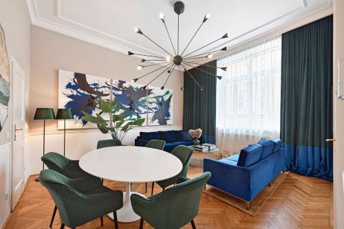 Wahring Apartment | Diplomatic district apartment, 6 stops to center