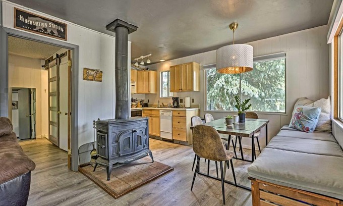 Grand Lake House | Direct Beach Access Grand Lake Cabin with Deck!