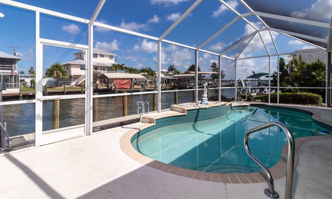 Matlacha House | Direct Gulf-access home w/electric-heated pool, bikes & kayaks! - Casa Hightide