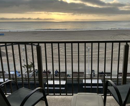 Ocean City Apartment | Direct Oceanfront Boardwalk One Studio with kitchen