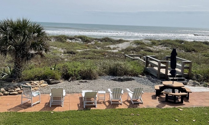 Cocoa Beach Condo | Direct Oceanfront South Cocoa Beach. Watch launches from Balcony.