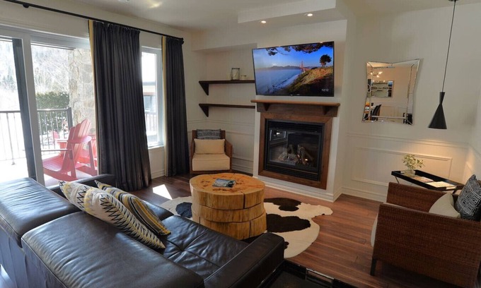 Saint-Sauveur Apartment | Direct slope access condo - Affordable luxury!