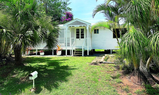 Brisbane Waterfront Cottage | DIRECT WATERFRONT